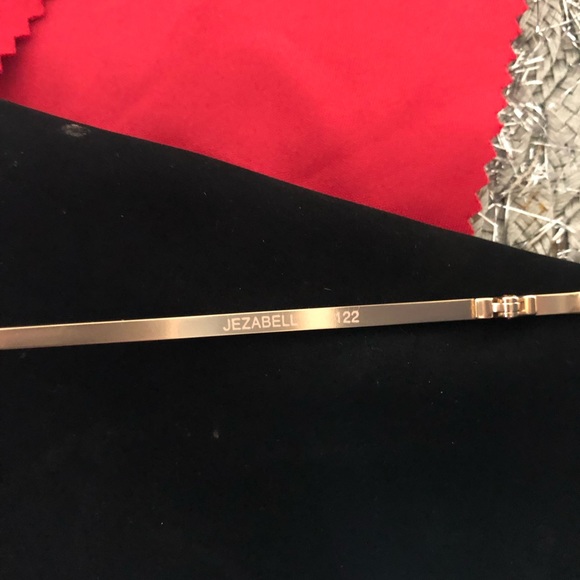 Quay Australia Gold Frame Jezabell Sunglasses - Picture 2 of 3